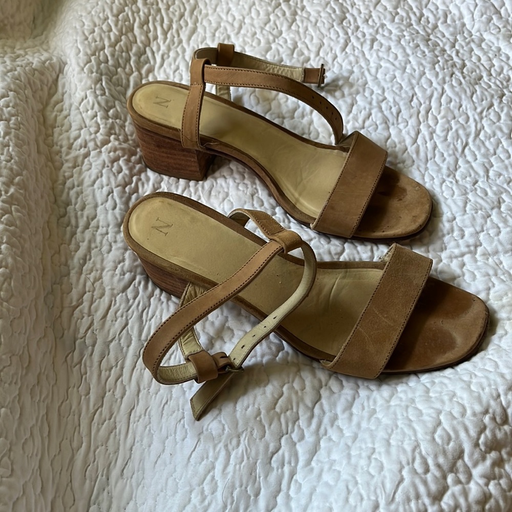 Nisolo tan suede heels size 8.5